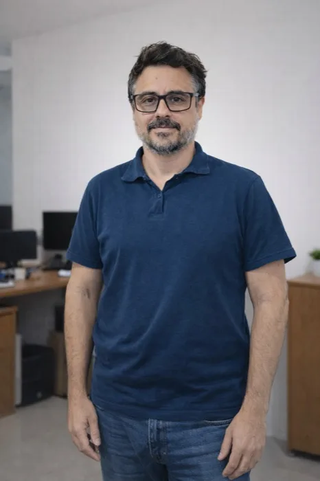 Eneas Fernandez — Lic. en Administración de Empresas